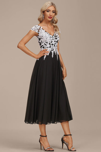 Robe Trapèze Chic À Broderies Blanches - gallery 3