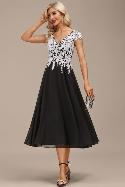 Robe Trapèze Chic À Broderies Blanches - gallery 5