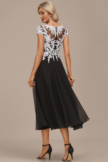 Robe Trapèze Chic À Broderies Blanches - gallery 4