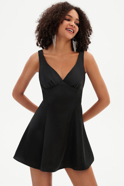 Robe Noire Chic À Bretelles - gallery 1