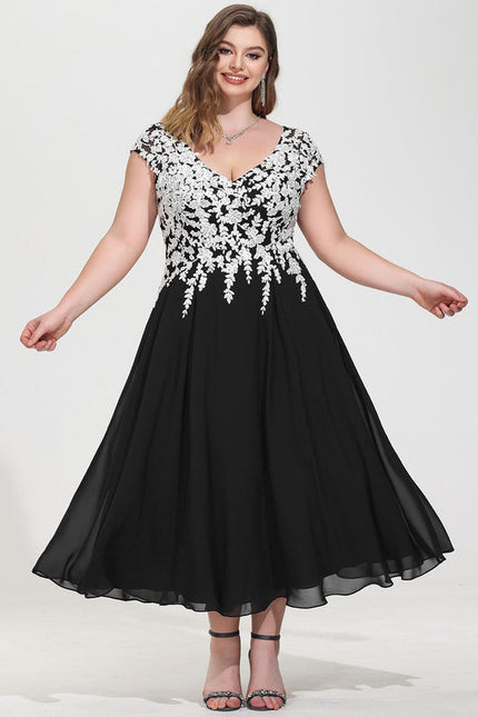 Robe Trapèze Chic À Broderies Blanches - gallery 8