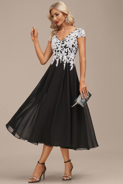 Robe Trapèze Chic À Broderies Blanches - gallery 2