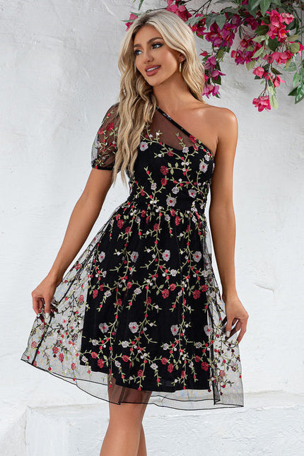 Robe Asymétrique Brodée Florale Chic