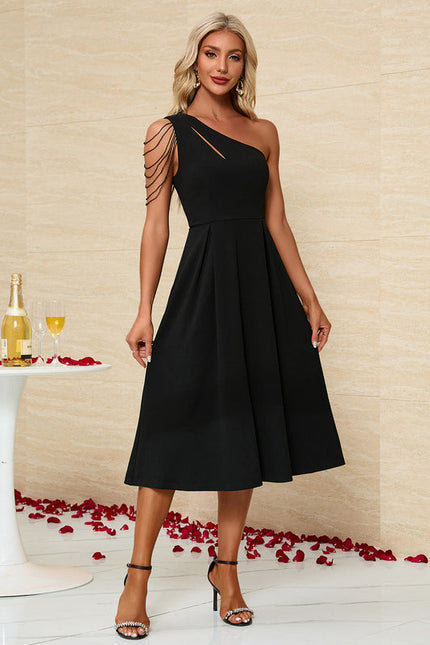 Robe Noire Asymétrique À Franges Élégante