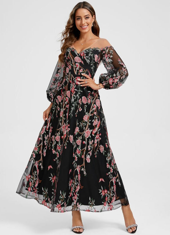 Robe Noire Et Accessoires