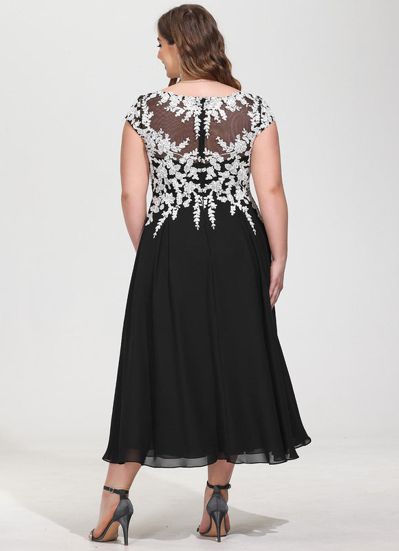 Robe Trapèze Chic À Broderies Blanches - gallery 9