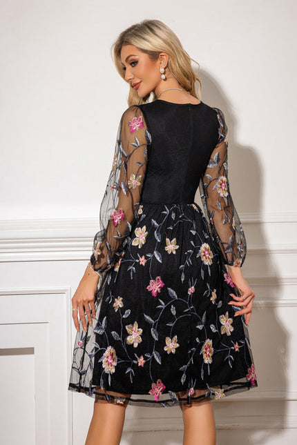 Robe Noire Broderie - gallery 1