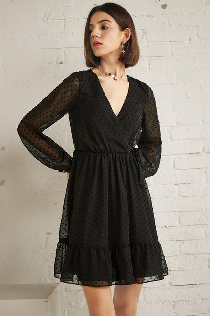 Robe Noire À Volants Légers