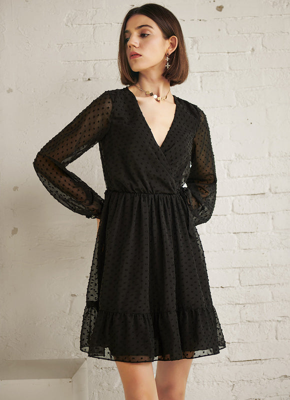 Robe Noire À Volants Légers