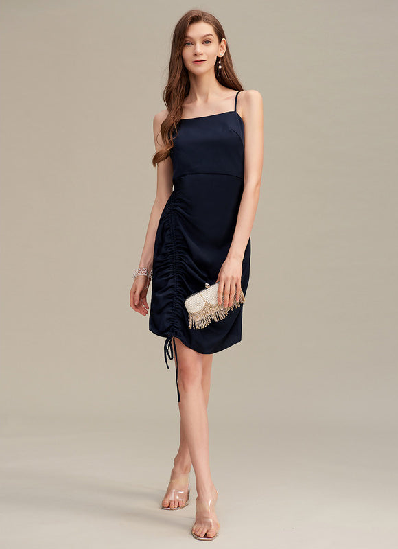 Robe Satinée À Fronces Élégantes