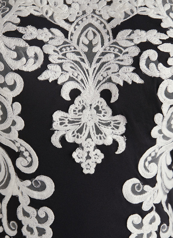Robe Fourreau Élégante À Broderies - gallery 3