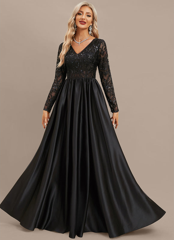 Robe Noire Luxe Satinée Élégante