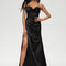 Robe Noire Satinée Fendue Élégante
