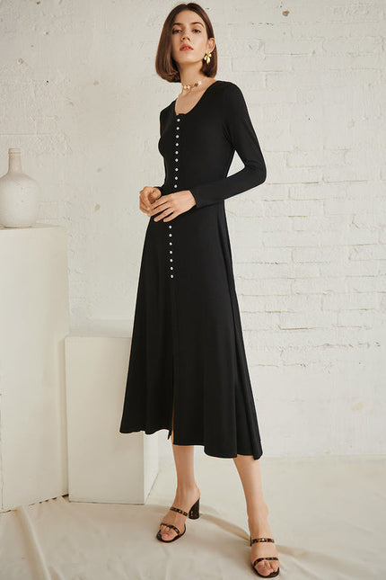 Robe Noire Chic À Boutons Élégants - gallery 3