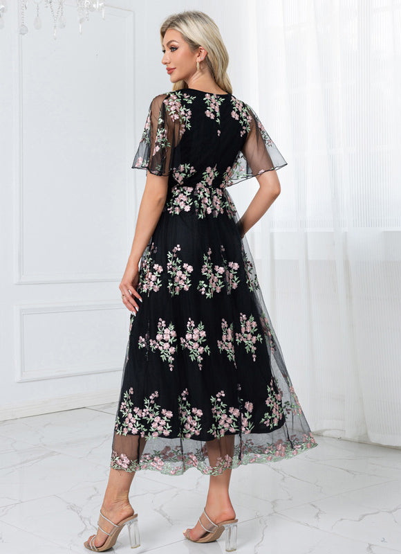 Robe Noire Broderie - gallery 1