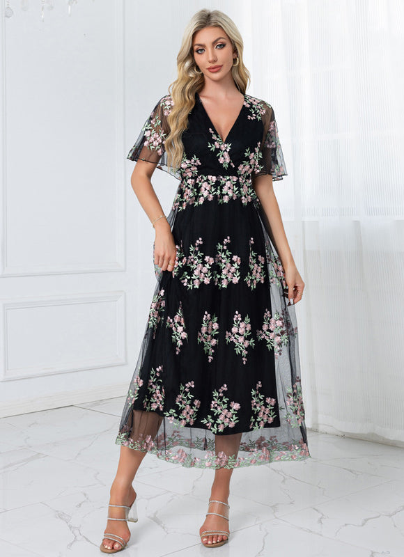Robe Noire Broderie - gallery 3