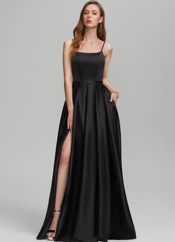 Robe Satinée Élégante Fendue