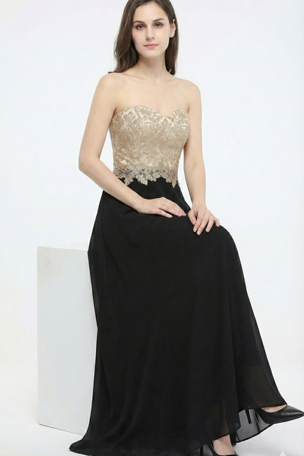 Robe Noire Luxe À Broderies Dorées