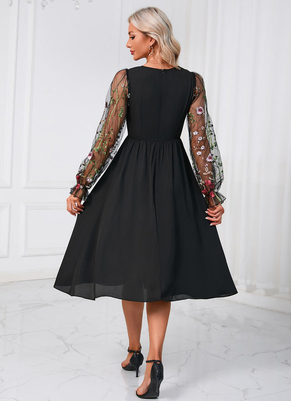 Robe Noire Luxe À Manches Brodées - gallery 5