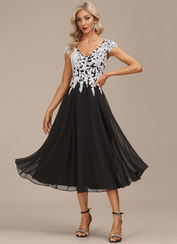 Robe Trapèze Chic À Broderies Blanches - gallery 1