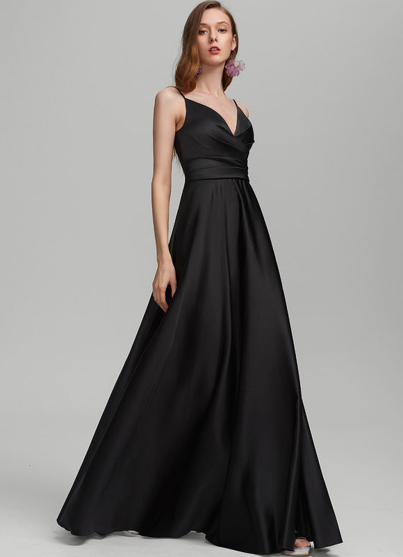 Robe Noire Luxe Satinée Fendue - gallery 1