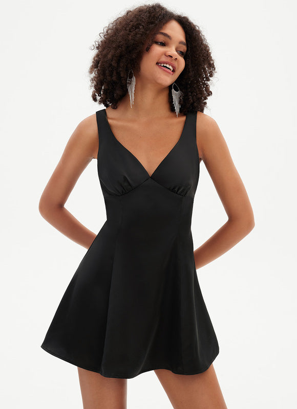 Robe Noire Chic À Bretelles - gallery 1