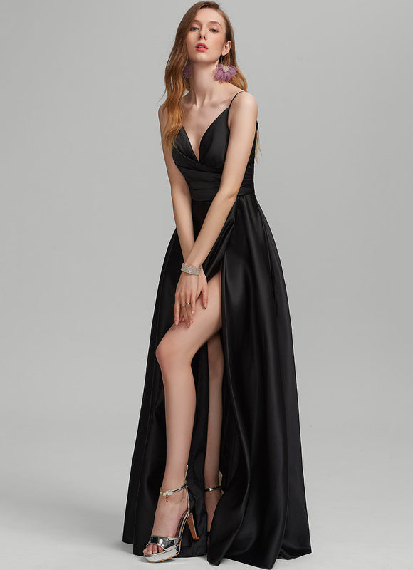 Robe Noire Luxe Satinée Fendue - gallery 4
