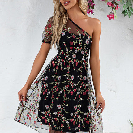 Robe Asymétrique Brodée Florale Chic