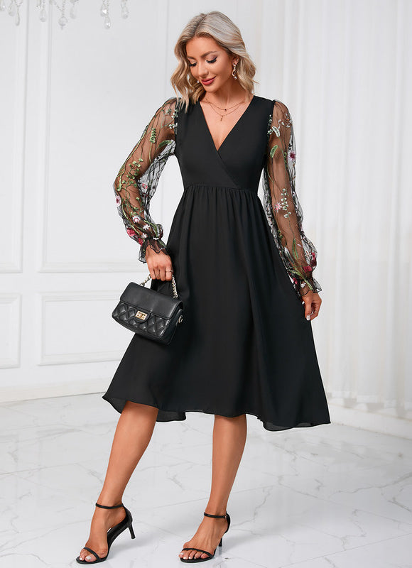 Robe Noire Luxe À Manches Brodées - gallery 2