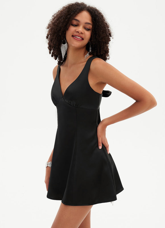 Robe Noire Chic À Bretelles - gallery 5