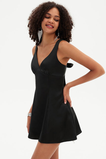 Robe Noire Chic À Bretelles - gallery 5
