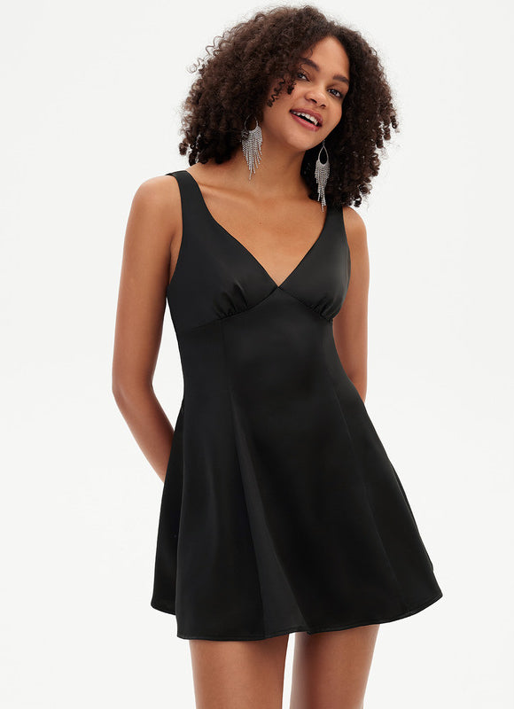 Robe Noire Chic À Bretelles - gallery 7